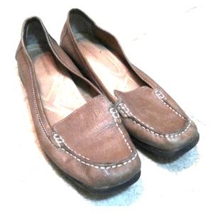 Sale!! Naturalizer brown leather loafers